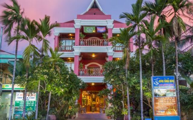 Side Walk Hotel