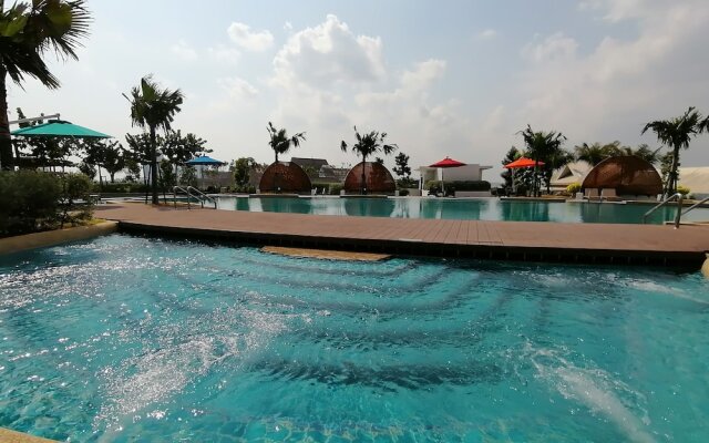 Almas Suites Puteri Harbour Hello Kitty