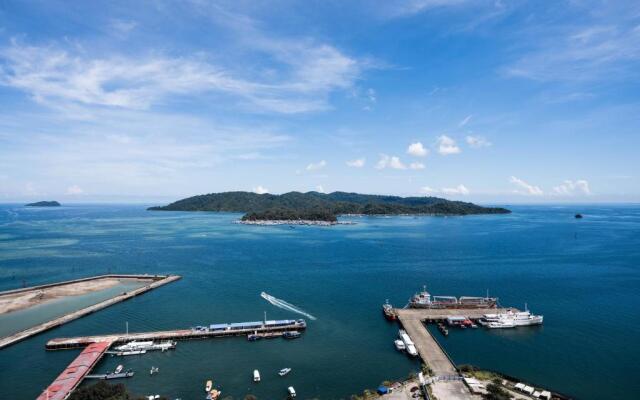 Jesselton Quay by Pinstay