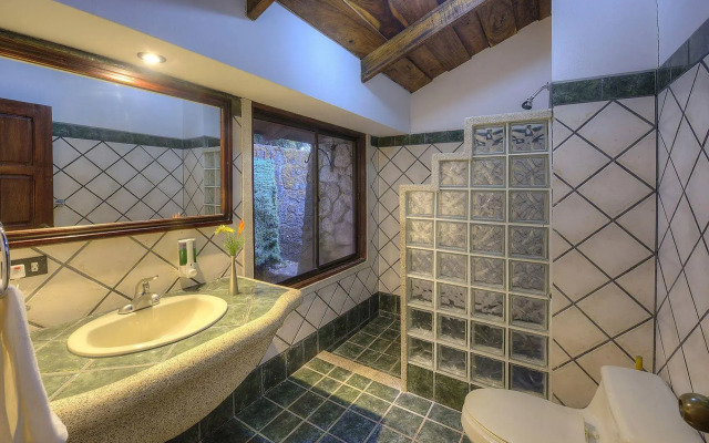 Hacienda La Pacífica Eco-Lodge