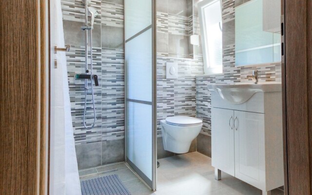 Modern Luxury 2-bedroom apt With Balcony & Patio