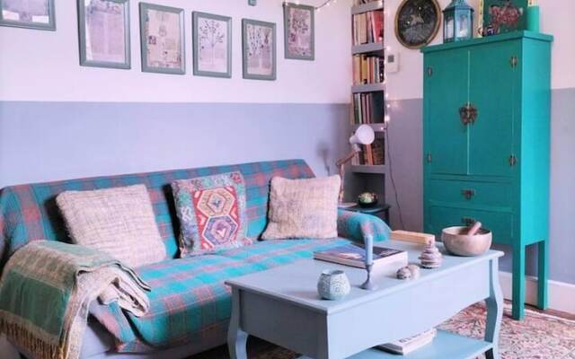 Charming London With Balcony