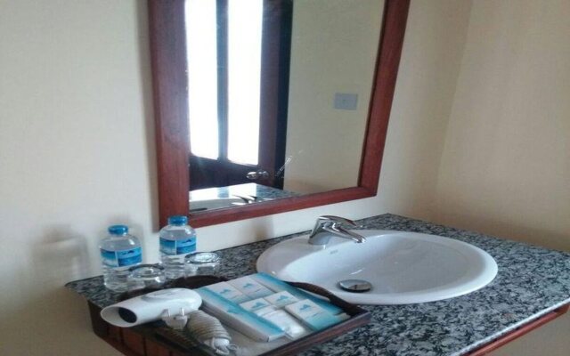 Central Hotel Ngwe Saung