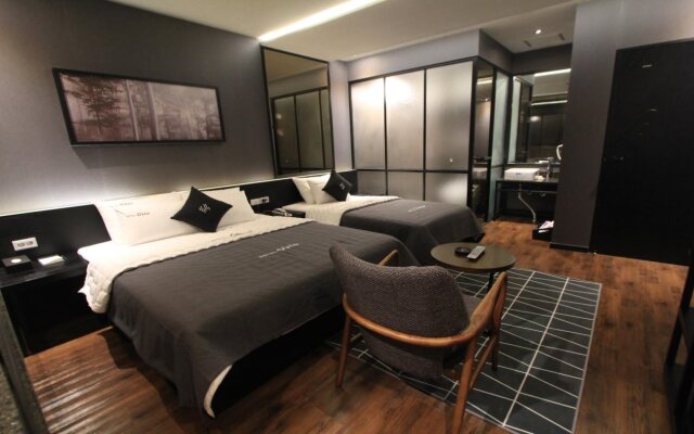 Brown Dot Hotel Beomil