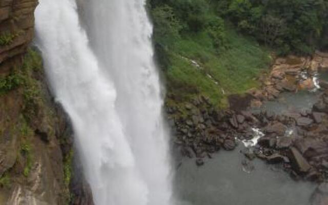 Glass Rooms Accommodations Adams peak