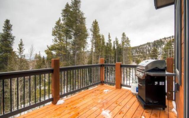 Maggie Point 75 Apartment