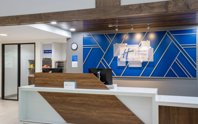 Holiday Inn Express & Suites Bradenton East-Lakewood Ranch by IHG