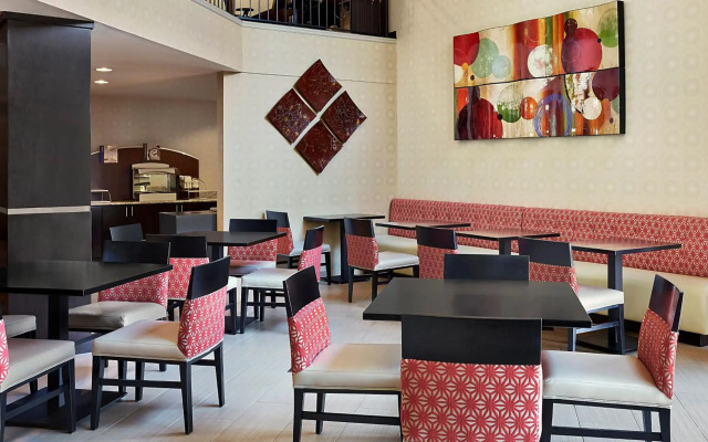 Holiday Inn Express & Suites Naples Downtown - 5th Avenue by IHG