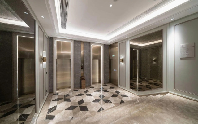 Mercure Chongqing Jiefangbei Hongya Cave