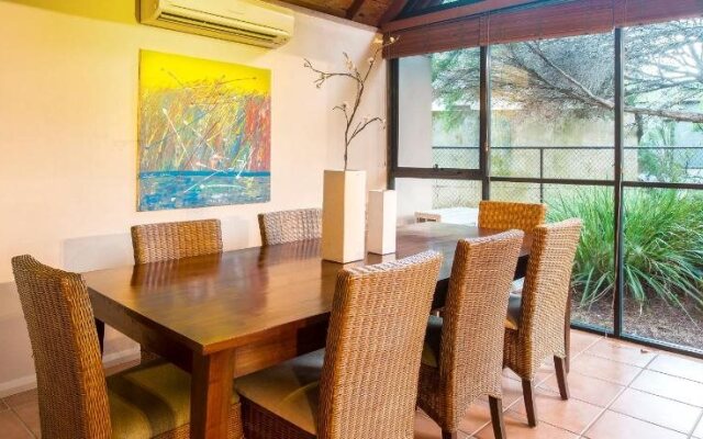 Whalers Cove Villas