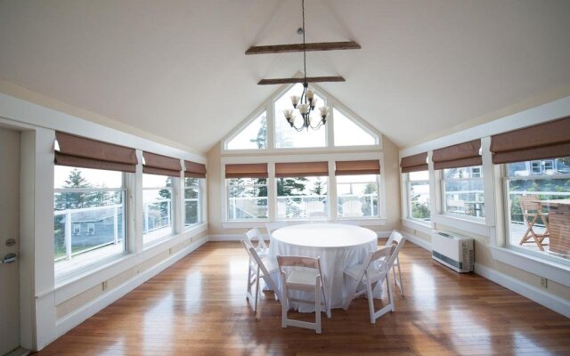 Oceanstone Seaside Resort