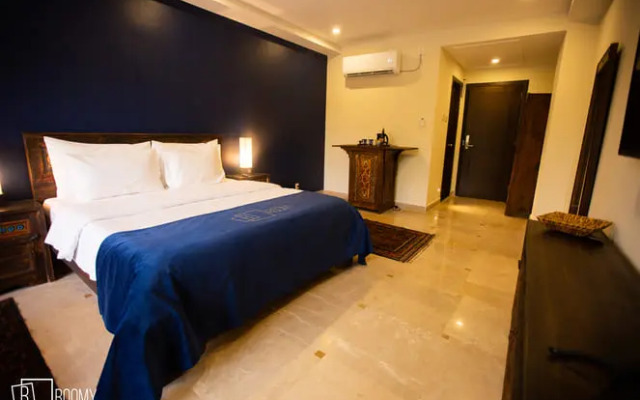 Roomy Signature Hotel
