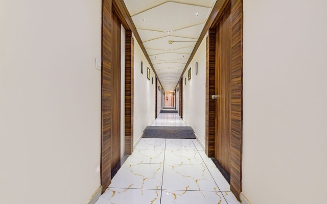 Fabhotel White Palace