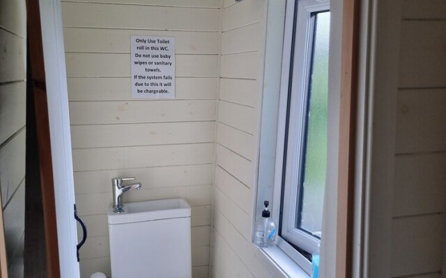 Glamping Hut - Riverview 5