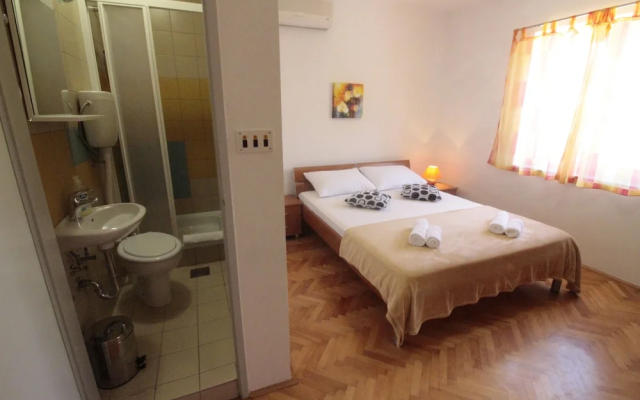 Studios & Rooms Fiesta