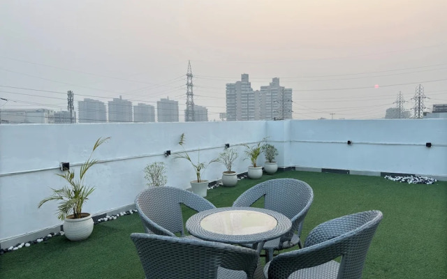 Housr Sector 43 Gurgaon Paras Hospital