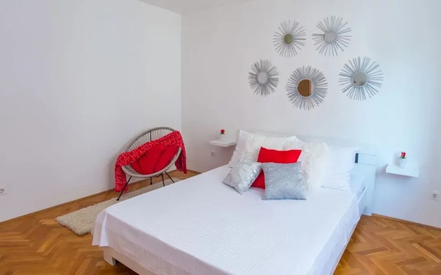 Apartment Red