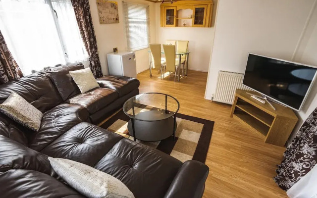 Lochlands 2BR Family Caravan - Pets - Play Park