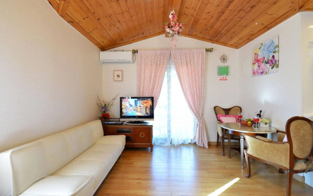 Bohemian couple pension