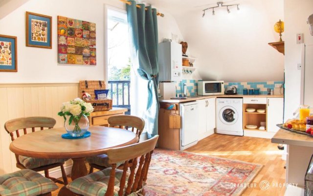 Sky View - Lovely 1bed Suite close to Beach and with Parking