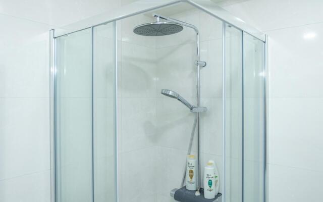 Terrace Beach Apartment by Rent4all