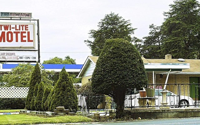 Twi-Lite Inn