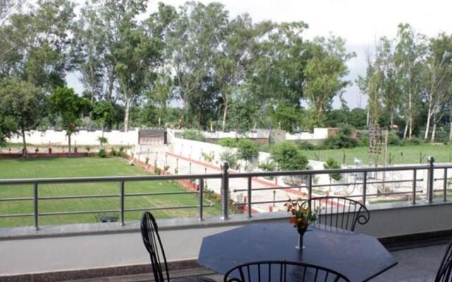 Geetanjali Hotel & Motel