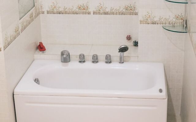 White Hotel - Hostel