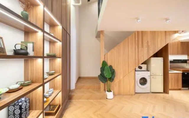 Zhu Li Moon Light Cloud Guest House (Zhujiajiao Branch)