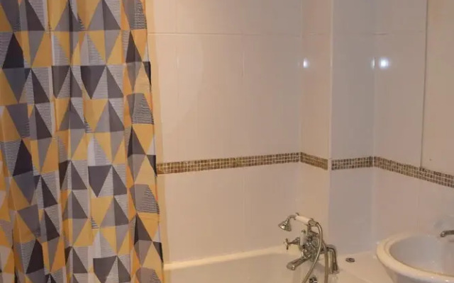 Comfortable Apartment Parking Included City Centre Proximity