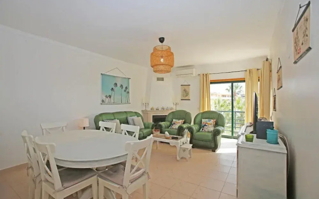 B16 - Sandy Pine Beachfront Flat in Lagos