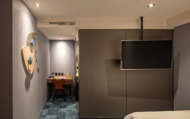 Roaders Plus Hotel Taipei Station