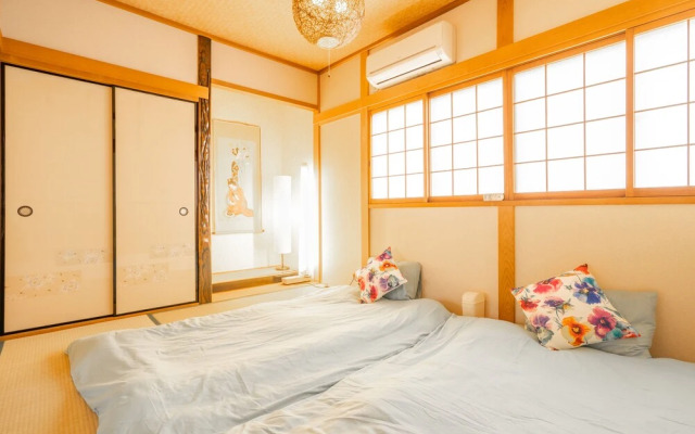 Sakuragawa No Hakugetu Osaka Castle Villa