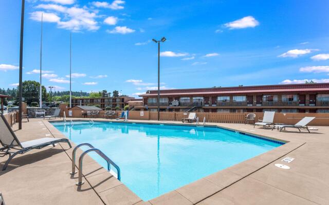 Rodeway Inn Portland Airport Hotel