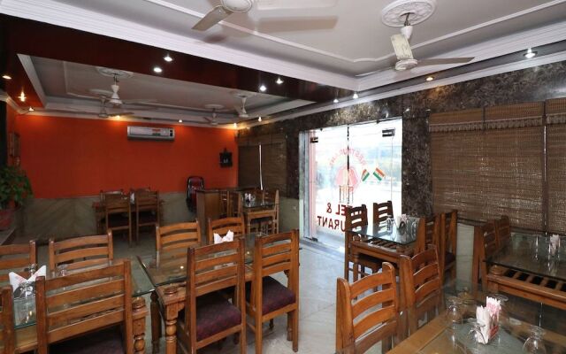 OYO 24340 Hotel Laxmi Palace