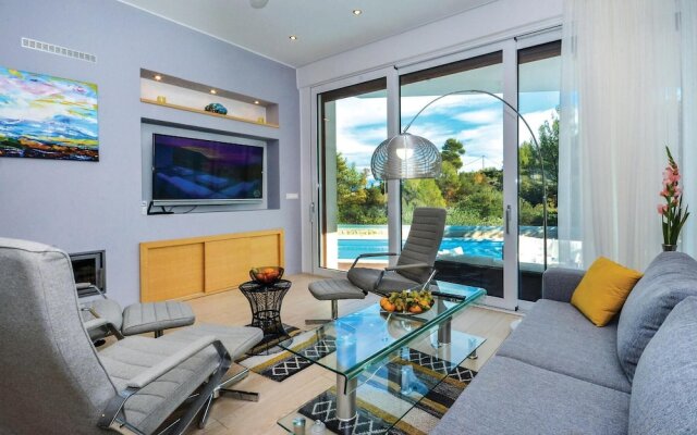 Amazing Home in Slatine With Wifi and 4 Bedrooms