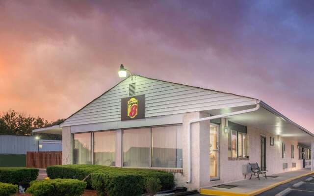 Super 8 by Wyndham Centerville-Richmond