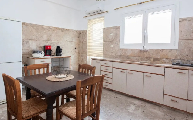 Spacious New apt w View in Agia Varvara