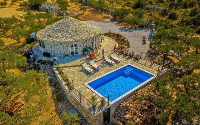 House Magical Island Beauty