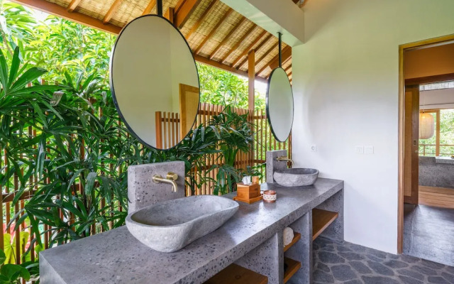 Villa Kauh - Luxury Tropical 5BR Villa