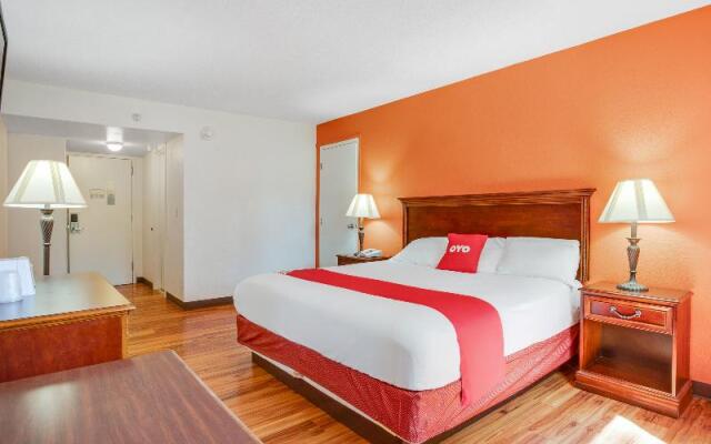 OYO Hotel Mona Lake Muskegon