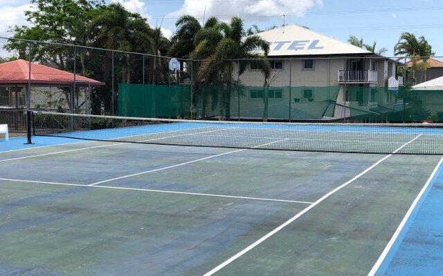 Cairns Reef Apartments & Motel