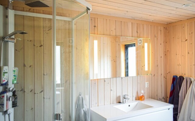 Beautiful Home in Skare With Wifi and 5 Bedrooms