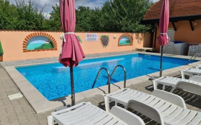 Richie I Apartman & Pool