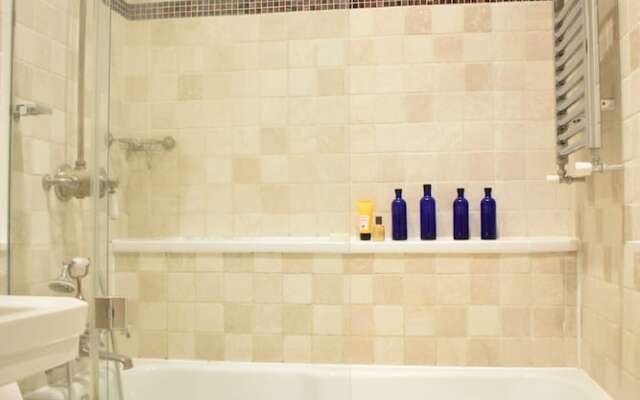 1 Bedroom Primrose Hill Apartment