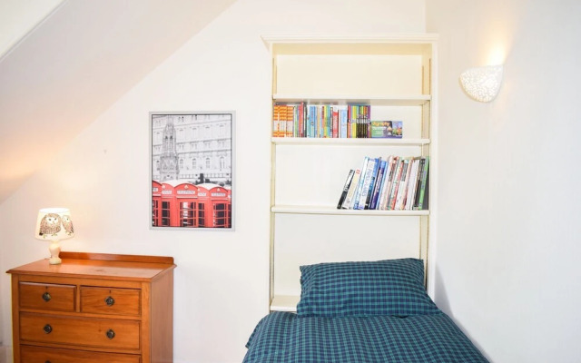 Beautiful & Bright Three Bedroom Home