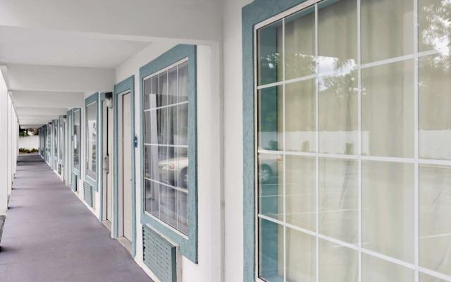 Suburban Studios Brunswick I-95