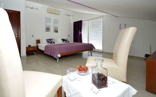 Apartments Roza