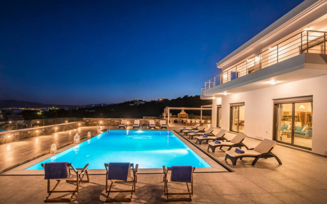 Villa Bellelen With a Heated Pool