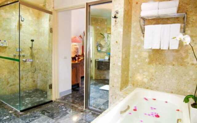 Swan Lake Villa Resort